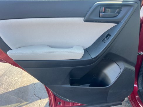 Used 2014 Subaru Forester 2.5i image 12