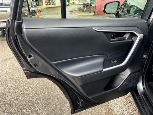 Used 2021 Toyota RAV4 LE image 12