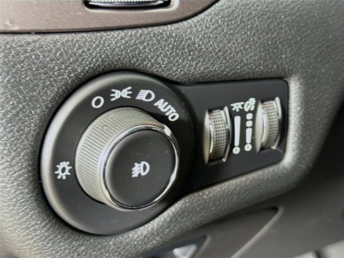 Used 2020 Jeep Cherokee Latitude Plus w/ Cold Weather Group image 11