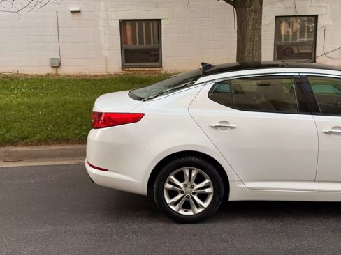 Used 2012 Kia Optima EX w/ Premium Pkg image 8