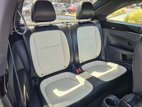 Used 2018 Volkswagen Beetle 2.0T SE w/ SE Premium Package image 19