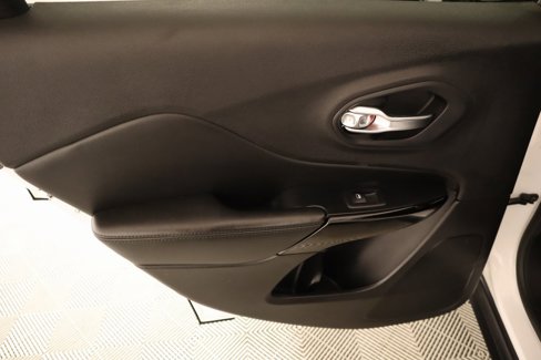 Used 2021 Jeep Cherokee Latitude Plus image 16