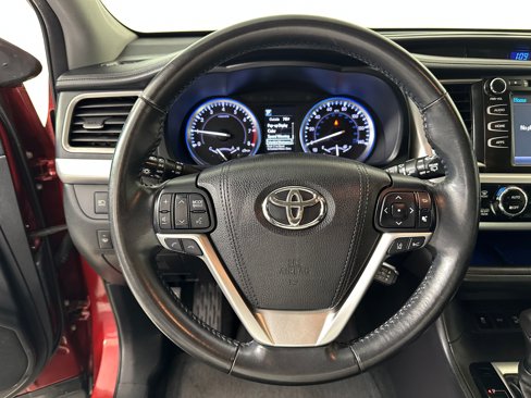 Used 2017 Toyota Highlander AWD V6 image 16