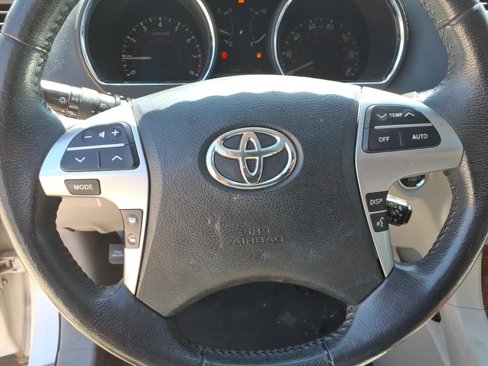 Used 2013 Toyota Highlander Limited image 26