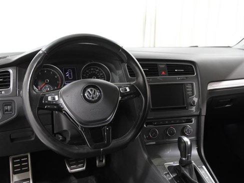 Used 2017 Volkswagen Golf Alltrack S image 6