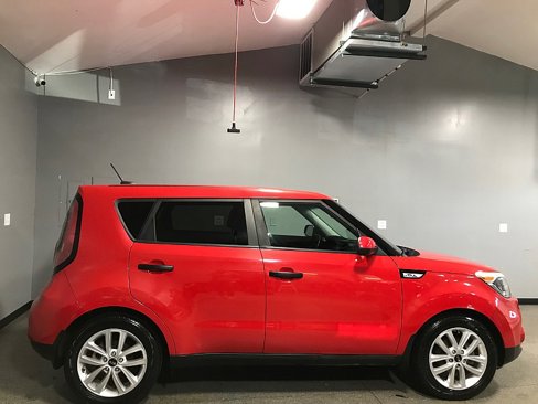 Used 2017 Kia Soul + image 2