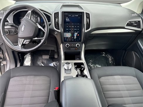 Used 2023 Ford Edge SEL w/ Cold Weather Package image 9