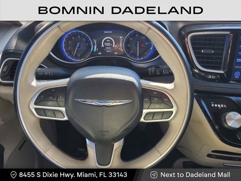 Used 2017 Chrysler Pacifica Limited image 18