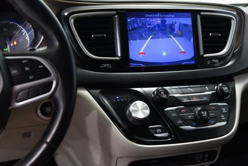 Used 2017 Chrysler Pacifica Touring-L image 28