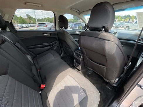 Used 2018 Ford Edge SE image 33