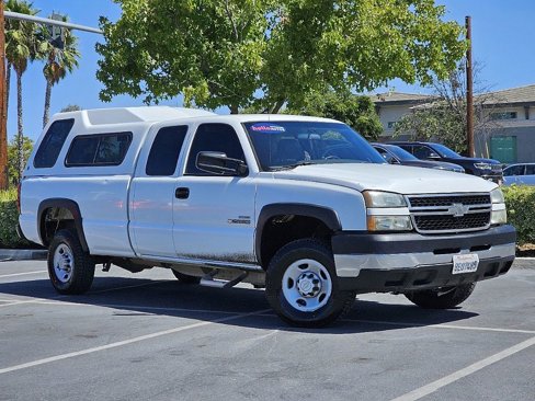 Used 2006 Chevrolet Silverado 2500 W/T w/ Heavy-Duty Power Package image 3