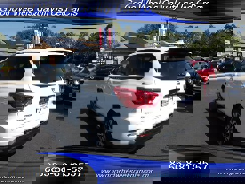 Used 2020 Nissan Pathfinder SV image 7