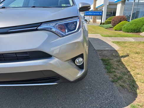 Used 2018 Toyota RAV4 LE image 10