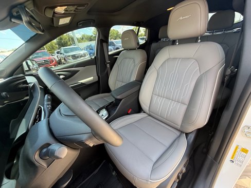 Certified 2025 Buick Envista Avenir image 9