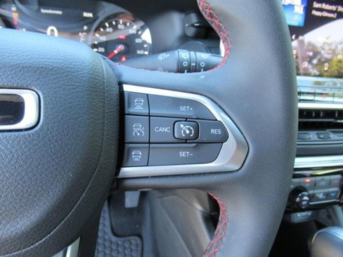 Used 2024 Jeep Compass Trailhawk image 20