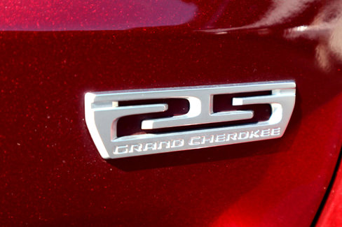 Used 2018 Jeep Grand Cherokee Limited image 32