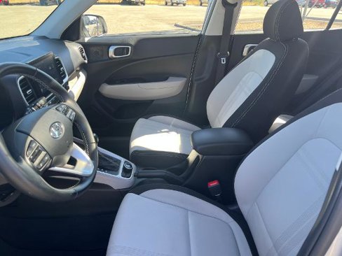 Used 2022 Hyundai Venue SEL w/ Cargo Package image 7