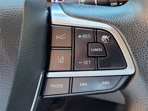 Used 2021 Toyota Highlander L image 30
