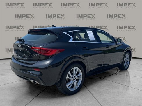 Used 2019 INFINITI QX30 image 5