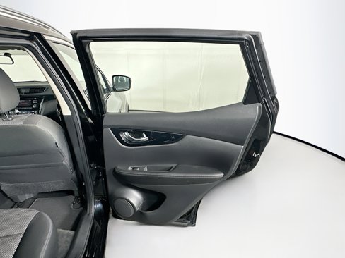 Used 2018 Nissan Rogue Sport SV image 27