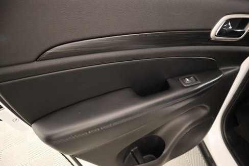 Used 2020 Jeep Grand Cherokee Laredo image 15
