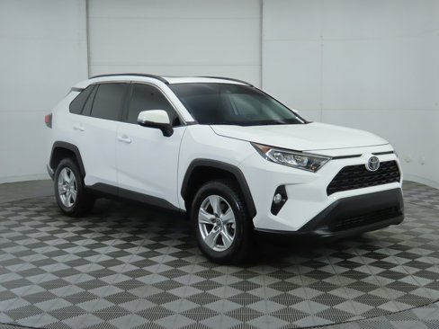 Used 2021 Toyota RAV4 XLE w/ Convenience Package image 3