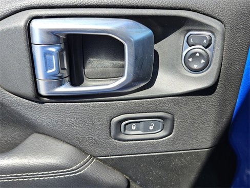Used 2022 Jeep Wrangler Unlimited Sahara w/ Cold Weather Group image 34