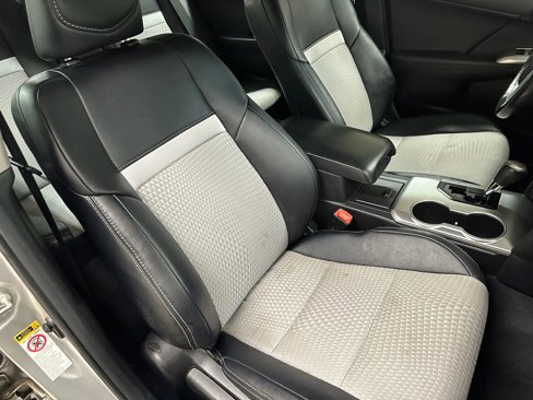 Used 2014 Toyota Camry SE image 33