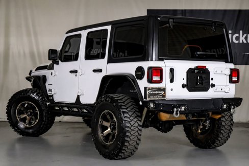 Used 2018 Jeep Wrangler Unlimited Sahara image 11