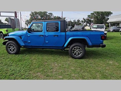 New 2025 Jeep Gladiator Sport image 15