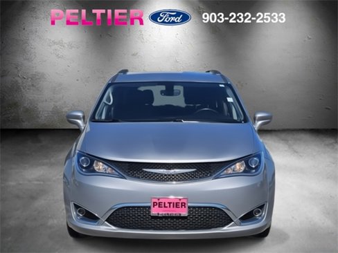 Used 2020 Chrysler Pacifica Touring-L image 2
