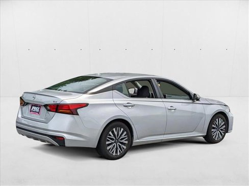 Used 2023 Nissan Altima 2.5 SV image 5