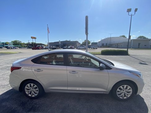 Used 2018 Hyundai Accent SE image 4