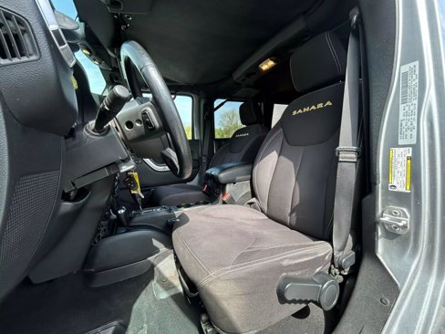 Used 2015 Jeep Wrangler Unlimited Sahara w/ Connectivity Group image 37