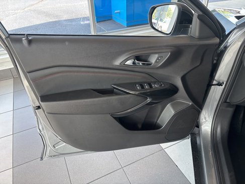 New 2025 Chevrolet Trax RS w/ Sunroof Package image 6