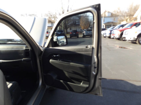 Used 2011 Jeep Liberty Sport image 26