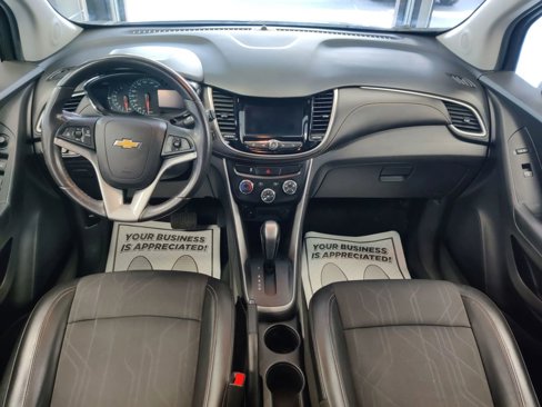 Used 2021 Chevrolet Trax LT w/ LT Convenience Package image 9