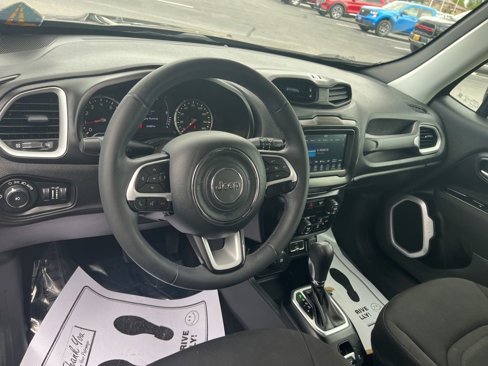 Used 2019 Jeep Renegade Latitude image 10