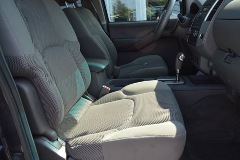 Used 2010 Nissan Frontier SE image 21