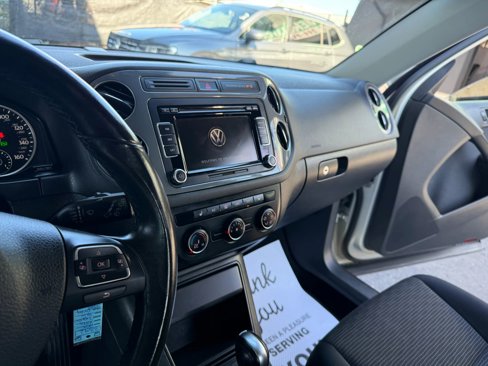 Used 2015 Volkswagen Tiguan S image 10