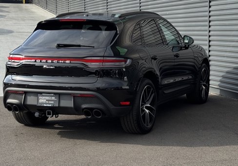 Certified 2025 Porsche Macan image 7