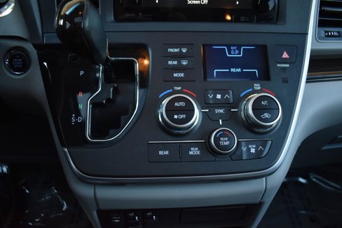 Used 2015 Toyota Sienna XLE image 22