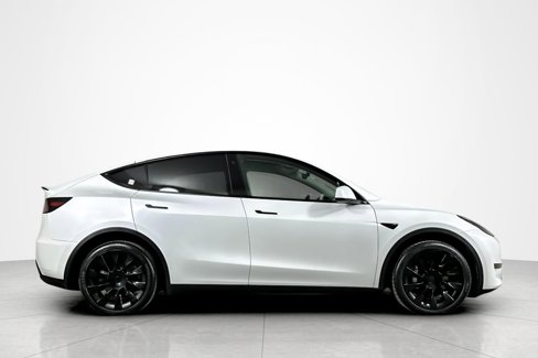 Used 2023 Tesla Model Y AWD image 6
