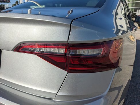 Certified 2020 Volkswagen Jetta SE image 11