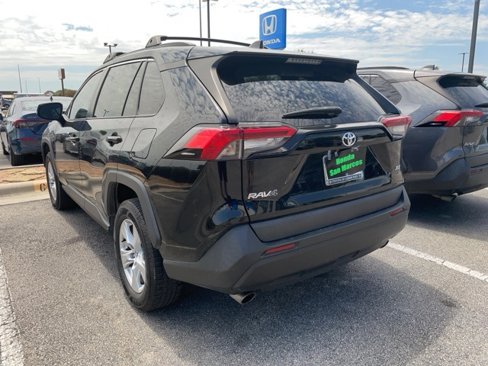 Used 2020 Toyota RAV4 XLE image 2