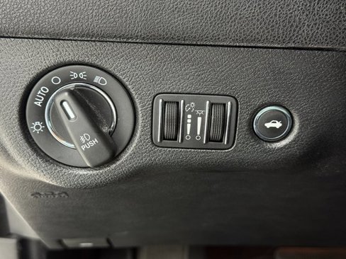 Used 2019 Chrysler 300 Limited image 10