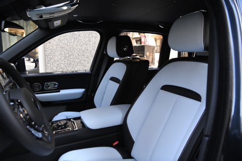 New 2025 Rolls-Royce Cullinan Black Badge image 10