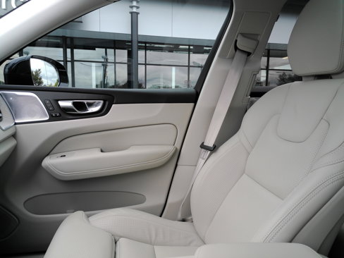 Used 2021 Volvo XC60 T8 Inscription w/ Advanced Package image 40
