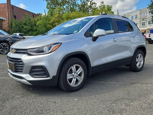 Used 2022 Chevrolet Trax LT w/ LT Convenience Package image 4
