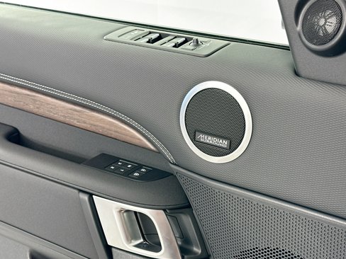 Certified 2025 Land Rover Discovery Dynamic SE image 16